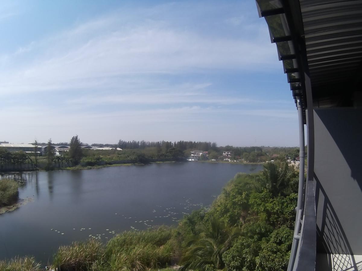 Na Siri Lake View Samut Prakan Esterno foto